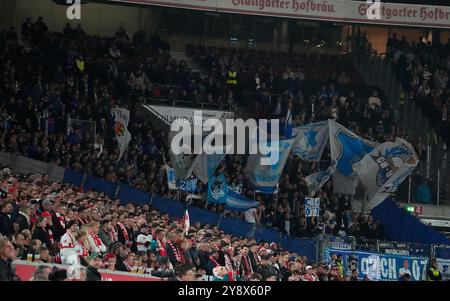 Oktober 2024, MHPArena, Stuttgart, GER, 1.FBL, VfB Stuttgart vs. TSG 1899 Hoffenheim, DFL-Vorschriften verbieten jede Verwendung von Fotografien als Bildsequenzen und/oder Quasi-Video. Im Bild die Hoffenheimer Fächerkurve in Stuttgart. Stockfoto