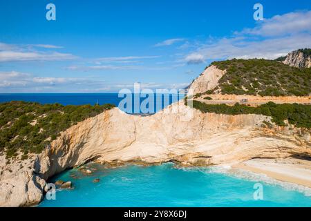 Blick auf den türkisfarbenen Wasserstrand von Porto Katsiki in Lefkada, Griechenland Stockfoto