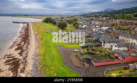 Golspie Sutherland Scotland Spätsommer Blick über die Stadtbucht und den Sandstrand in Richtung des alten Piers und des Golfplatzes Stockfoto