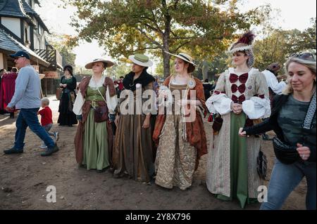 Darsteller Des Texas Renaissance Festivals Im Mittelalterlichen Stil Stockfoto