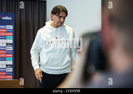 Zagreb, Kroatien. Oktober 2024. Cheftrainer der kroatischen Fußballnationalmannschaft Zlatko Dalic trifft am 7. Oktober 2024 zu einer Pressekonferenz in Zagreb ein. Foto: Luka Stanzl/PIXSELL Credit: Pixsell/Alamy Live News Stockfoto