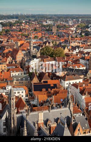 Belgien, Flandern, Brügge, Grote Markt, erhöhter Blick nördlich von Belfort in Richtung Jeruzalemkapel Stockfoto