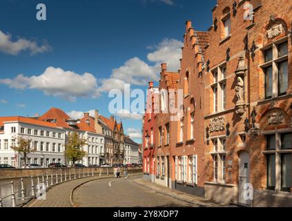 Belgien, Flandern, Brügge, Potterierei, historische Häuser am Kanal Stockfoto