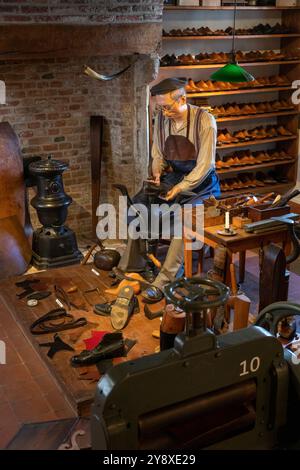 Belgien, Flandern, Brügge, Balstraat, Volkkundemuseum, Volksmuseum, Schuhmacherwerkstatt Stockfoto