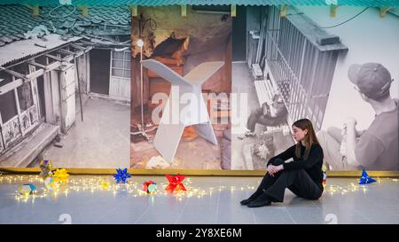 London, Großbritannien. Oktober 2024. HINWEIS: SPERRFRIST bis 10/24 Uhr 00:05 Uhr - Fotos können für Dienstag-Veröffentlichungen verwendet werden. Das Leap Year ist die erste große Umfrage des international gefeierten Künstlers Haegue Yang in Großbritannien, der Werke von den frühen 2000er Jahren bis heute präsentiert. Die Ausstellung findet bis zum 5. Januar 2025 in der Hayward Gallery statt. Quelle: Imageplotter/Alamy Live News Stockfoto