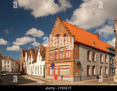 Belgien, Flandern, Brügge, Jeruzalemstraat, großes Haus an der Kreuzung mit Balstraat Stockfoto