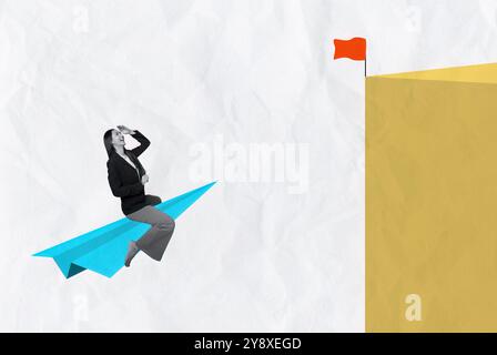 Kreative Geschäftscollage mit professioneller Frau auf Papierflugzeug, die nach Erfolg und Zielen strebt Stockfoto