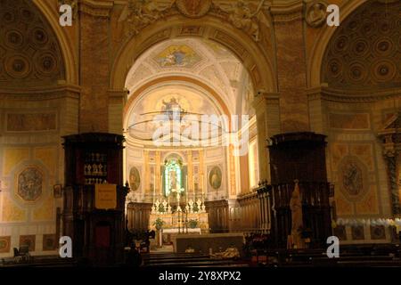 Montefiascone, Italien. Das Innere der Kathedrale von Montefiascone. Stockfoto