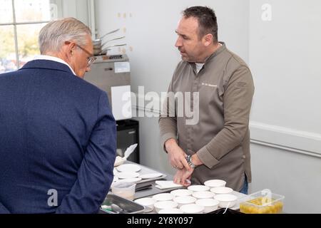 Antwep, Belgien. Oktober 2024. Peter Goossens fotografierte während eines Pressetages von Tourism Flanders, um das Konzept des Smaakhaven am Montag, den 7. Oktober 2024, in Antwerpen zu präsentieren. Das Smaakhaven wird zum kulinarischen Erlebniszentrum Flanders und wird im Loodswezen-Gebäude und im Boje-Schuppen an den Antwerpener Scheldt-Kais untergebracht sein. BELGA FOTOSTATION VANDAEL Credit: Belga Nachrichtenagentur/Alamy Live News Stockfoto