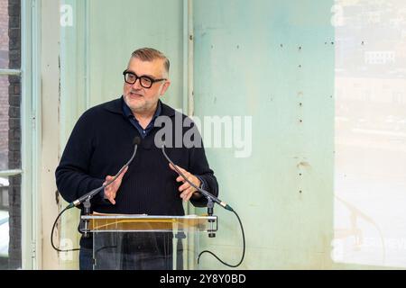 Antwep, Belgien. Oktober 2024. Peter de Wilde, CEO von Toerisme Vlaanderen, hält am Montag, den 7. Oktober 2024 in Antwerpen eine Rede zur Präsentation des Konzepts des Smaakhaven. Das Smaakhaven wird zum kulinarischen Erlebniszentrum Flanders und wird im Loodswezen-Gebäude und im Boje-Schuppen an den Antwerpener Scheldt-Kais untergebracht sein. BELGA FOTOSTATION VANDAEL Credit: Belga Nachrichtenagentur/Alamy Live News Stockfoto