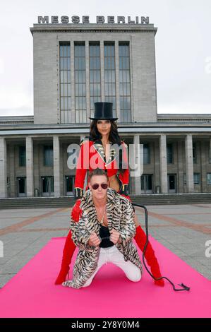 Calvin Kleinen & Micaela Schäfer beim Vorabfototermin zur Venus 2024 *** Calvin Kleinen Micaela Schäfer bei der Vorabfotosession zur Venus 2024 Stockfoto