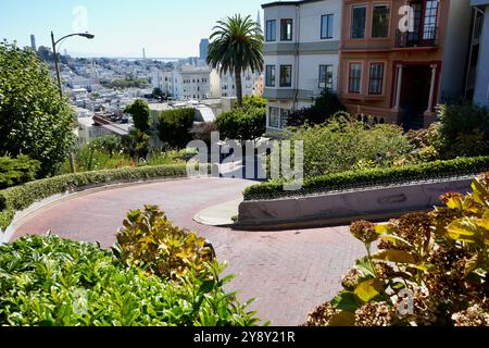 Ein Blick auf die Lombard Street, die krummste Straße der Welt. Stockfoto