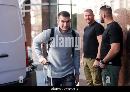 Zagreb, Kroatien. Oktober 2024. Dominik Livakovic aus Kroatien Ankunft im Hotel Sheraton in Zagreb, Kroatien, am 7. Oktober 2024. Kroatien spielt in der UEFA Nations League gegen Schottland und Polen. Foto: Igor Kralj/PIXSELL Credit: Pixsell/Alamy Live News Stockfoto