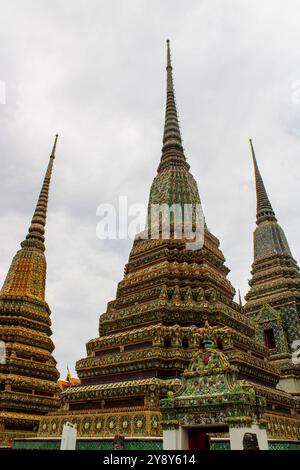 Wat Pho, auch Wat Po, ist ein buddhistischer Tempelkomplex im Bezirk Phra Nakhon in Bangkok, Thailand. Auch bekannt als der Tempel des liegenden B Stockfoto