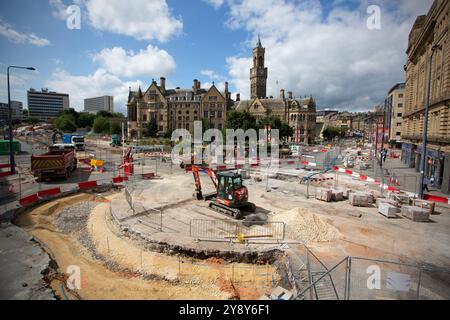 Massenbauarbeiten an der Bridge Street in Bradford in West Yorkshire, die sich auf die Umwandlung in die britische Kulturstadt 2025 vorbereiten. Laufende Arbeiten Stockfoto