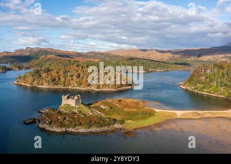 Tioram Castle, Loch Moidart, Lochaber, Schottland, Großbritannien Stockfoto