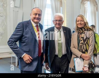 Joachim Rukwied Präsident LBV, Ministerpräsident Winfried Kretschmann, Umweltministerin Thekla Walker. Strategiedialog Landwirtschaft, Abschlusskonferenz im neuen Schloss. Rund 50 Akteuren aus Landwirtschaft, Naturschutz, Handel, Verarbeitung, Erzeugung, Gesellschaft, Kirchen und Politik unterzeichnen einen Gesellschaftsvertrag für die Zukunft der Landwirtschaft und der biologischen Vielfalt in Baden-Württemberg. // 07.10.2024: Stuttgart, Baden-Württemberg, Deutschland *** Joachim Rukwied Präsident LBV , Ministerpräsident Winfried Kretschmann, Umweltministerin Thekla Walker Strategic Dial Stockfoto