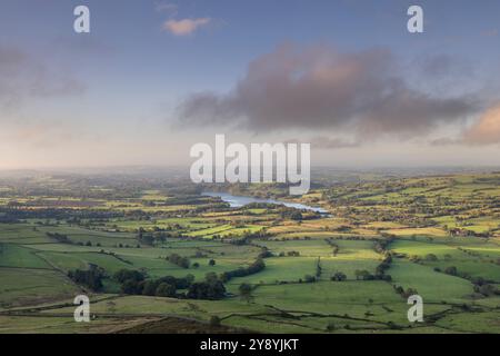 Ein Fernblick auf das Tittesworth Reservoir in der Nähe von Leek, Staffordshire, von den Kakerlaken aufgenommen Stockfoto