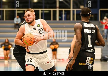 Essen, Deutschland. Oktober 2024. Dzemal Selimovic (ETB Miners) ProB BARMER 2. Basketball-Bundesliga – ETB Miners – Gartenzaun 24 Baskets Paderborn am 05. Oktober 2024 in der Sporthalle am Hallo, Endstand 94:82 vor 823 Zuschauer Credit: dpa/Alamy Live News Stockfoto