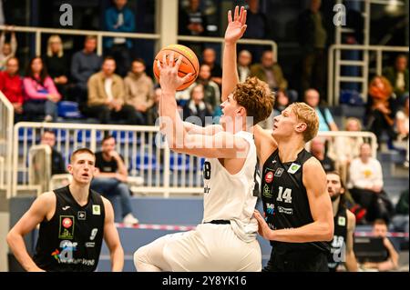 Essen, Deutschland. Oktober 2024. Robin Danes (ETB Miners) ProB BARMER 2. Basketball-Bundesliga – ETB Miners – Gartenzaun 24 Baskets Paderborn am 05. Oktober 2024 in der Sporthalle am Hallo, Endstand 94:82 vor 823 Zuschauer Credit: dpa/Alamy Live News Stockfoto