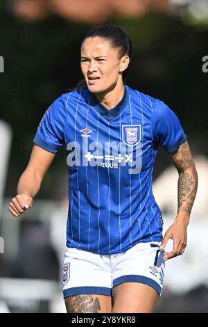 Natasha Thomas (7 Ipswich) blickt auf die FA Women's Premier League Premier Division zwischen Ipswich Town Women und Watford Women in der Dellwood Road, Felixstowe, am Sonntag, den 6. Oktober 2024. (Foto: Kevin Hodgson | MI News) Credit: MI News & Sport /Alamy Live News Stockfoto