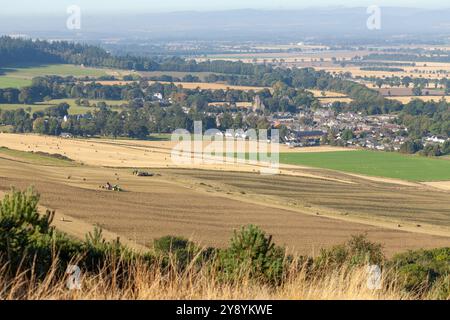 Newtyle Village und Angus ländliche Landschaft von Kinpurney Hill, Angus, Schottland Stockfoto
