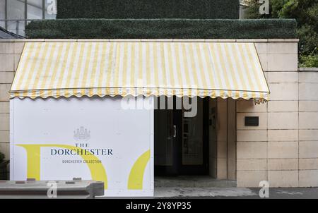 Seiteneingang zum Dorchester Hotel Park Lane, Mayfair, London, England. Stockfoto