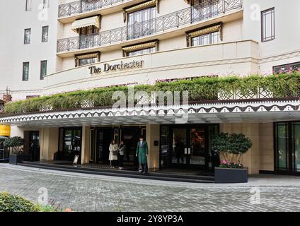 Eintritt zum Dorchester Hotel Park Lane, Mayfair, London, England. Stockfoto