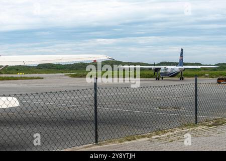 Kleinflugzeug am Regionalflughafen auf der Hochseeinsel Helgoland, Nordsee, Schleswig-Holstein, Bezirk Pinneberg, Norddeutschland Stockfoto