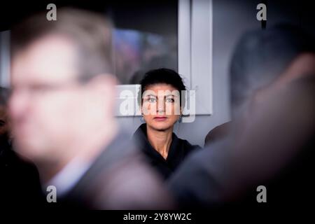 Sahra Wagenknecht, Friedensdemo DEU, Deutschland, Berlin, 03.10.2024 Sahra Wagenknecht , Partei Buendnis Bündnis BSW Sahra Wagenknecht , auf der bundesweiten Demonstration der deutschen Friedensbewegung unter dem Motto Nein zu Kriegen und Hochruestung die Waffen nie Ja zu Frieden und soziale Friedenspolitik vor der Siegessaeule in Berlin Deutschland . Der Protest verschiedene Initiativen und Parteien wie Buendnis Bündnis BSW Sahra Wagenknecht , SPD, die linke , Gewerkschaften etc. Fordert einen Waffenstillstand in Gaza und Nahost , Friedensverhandlungen sowie Ende der Sanktionen un Stockfoto