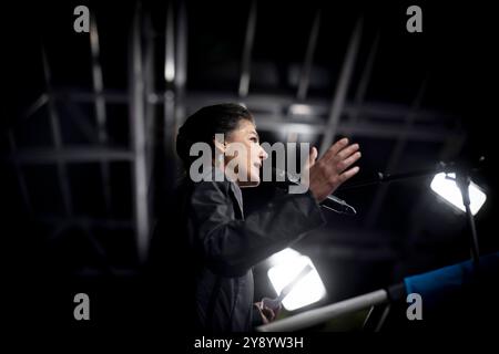 Sahra Wagenknecht, Friedensdemo DEU, Deutschland, Berlin, 03.10.2024 Rede von Sahra Wagenknecht , Partei Buendnis Bündnis BSW Sahra Wagenknecht , auf der bundesweiten Demonstration der deutschen Friedensbewegung unter dem Motto Nein zu Kriegen und Hochruestung die Waffen nider Ja zu Frieden und soziale Friedenspolitik vor der Siegessaeule in Berlin Deutschland . Der Protest verschiedene Initiativen und Parteien wie Buendnis Bündnis BSW Sahra Wagenknecht , SPD, die linke , Gewerkschaften etc. Fordert einen Waffenstillstand in Gaza und Nahost , Friedensverhandlungen und Ende der sank Stockfoto