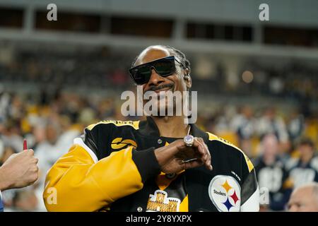 Pittsburgh, Pennsylvania, USA. Oktober 2024. 6. Oktober 2024: Snoop Dogg bei den Pittsburgh Steelers vs Dallas Cowboys im Acrisure Stadium in Pittsburgh PA. Brook Ward/scheinbare Media Group (Kreditbild: © AMG/AMG via ZUMA Press Wire) NUR REDAKTIONELLE VERWENDUNG! Nicht für kommerzielle ZWECKE! Stockfoto