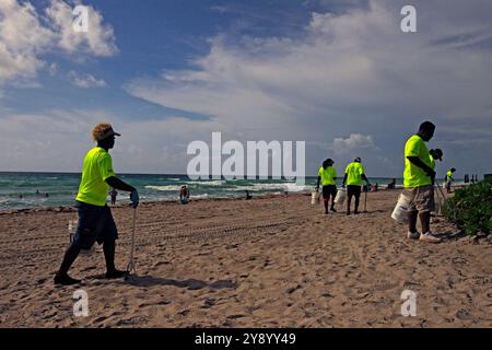 Maracaibo, Venezuela, 14-06-2017. Freiwillige reinigen den Sunny Isles Beach im Sommer. Von: Jose Bula Urrutia. Stockfoto