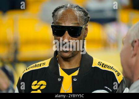 Pittsburgh, Pennsylvania, USA. Oktober 2024. 6. Oktober 2024: Snoop Dogg bei den Pittsburgh Steelers vs Dallas Cowboys im Acrisure Stadium in Pittsburgh PA. Brook Ward/scheinbare Media Group (Kreditbild: © AMG/AMG via ZUMA Press Wire) NUR REDAKTIONELLE VERWENDUNG! Nicht für kommerzielle ZWECKE! Stockfoto