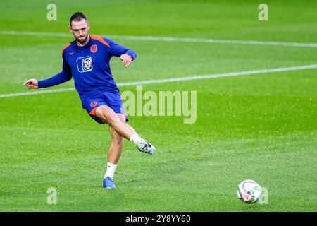 Zeist, Niederlande. Oktober 2024. ZEIST, NIEDERLANDE - 7. OKTOBER: Stefan de Vrij aus den Niederlanden traf während des Trainings der niederländischen Fußballmannschaft vor dem Spiel der UEFA Nations League zwischen Ungarn und den Niederlanden; auf dem KNVB Campus am 7. Oktober 2024 in Zeist, Niederlande. (Foto von Peter Lous/Orange Pictures) Credit: Orange Pics BV/Alamy Live News Stockfoto