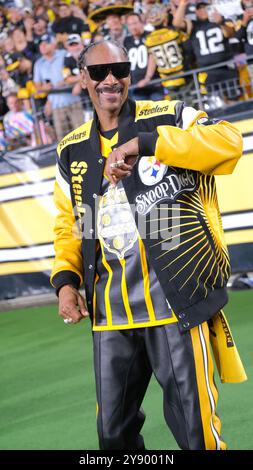 Pittsburgh, PA, USA. Oktober 2024. Snoop Dogg während des Spiels Steelers vs Cowboys in Pittsburgh, PA. Jason Pohuski/CSM/Alamy Live News Stockfoto