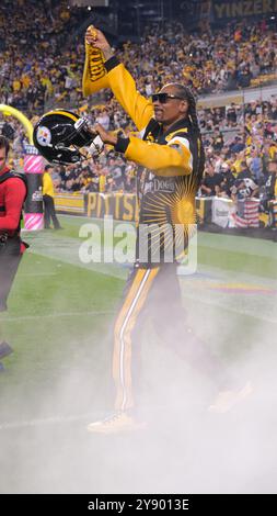 Pittsburgh, PA, USA. Oktober 2024. Snoop Dogg während des Spiels Steelers vs Cowboys in Pittsburgh, PA. Jason Pohuski/CSM/Alamy Live News Stockfoto