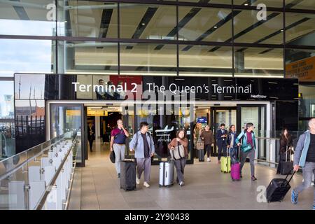 Terminal 2 Flughafen Heathrow, Borough of Hillingdon, London, England, Großbritannien Stockfoto