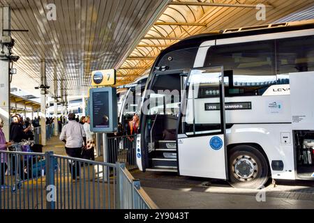 Zentraler Busbahnhof, Flughafen Heathrow, Borough Of Hillingdon, London, England, GROSSBRITANNIEN Stockfoto