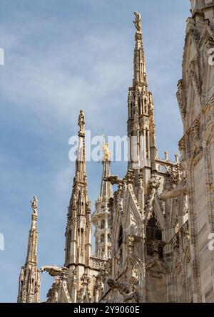 Ein Bild der Madonnina auf dem Duomo di Mailand oder der Mailänder Kathedrale. Stockfoto