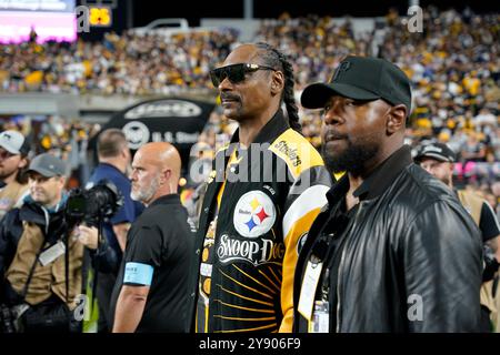 Pittsburgh, Pennsylvania, USA. Oktober 2024. 6. Oktober 2024: Snoop Dogg bei den Pittsburgh Steelers vs Dallas Cowboys im Acrisure Stadium in Pittsburgh PA. Brook Ward/scheinbare Media Group (Kreditbild: © AMG/AMG via ZUMA Press Wire) NUR REDAKTIONELLE VERWENDUNG! Nicht für kommerzielle ZWECKE! Stockfoto