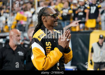 Pittsburgh, Pennsylvania, USA. Oktober 2024. 6. Oktober 2024: Snoop Dogg bei den Pittsburgh Steelers vs Dallas Cowboys im Acrisure Stadium in Pittsburgh PA. Brook Ward/scheinbare Media Group (Kreditbild: © AMG/AMG via ZUMA Press Wire) NUR REDAKTIONELLE VERWENDUNG! Nicht für kommerzielle ZWECKE! Stockfoto