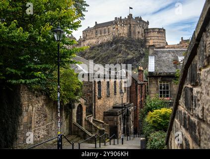 Edinburgh Castle vom beliebten Aussichtspunkt auf dem Vennel, Schottland, Großbritannien Stockfoto