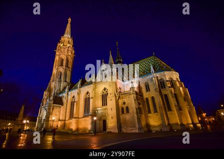 Matthias (Matyas in magyar) oder Pfarrkirche Marias wurde im 13. Jahrhundert erbaut, heute im neogotischen Stil in Budapest, Ungarn Stockfoto