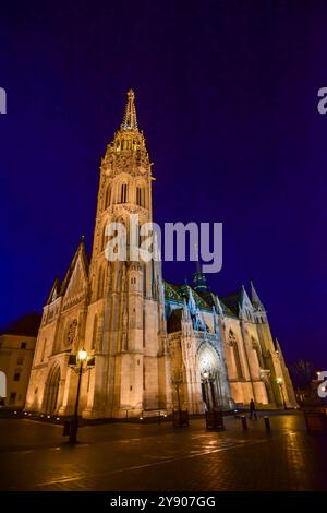 Matthias (Matyas in magyar) oder Pfarrkirche Marias wurde im 13. Jahrhundert erbaut, heute im neogotischen Stil in Budapest, Ungarn Stockfoto