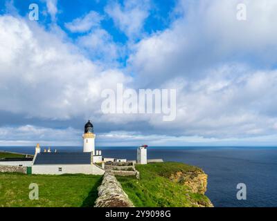 Der Leuchtturm und das Nebelhorn am Dunnet Head, dem nördlichsten Punkt des britischen Festlandes. Stockfoto