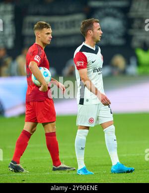 Mario Götze, FRA 27 Joshua KIMMICH, FCB 6 im Spiel EINTRACHT FRANKFURT - FC BAYERN MÜNCHEN 3-3 am 6. Oktober 2024 in Frankfurt. Saison 2024/2025, 1.Bundesliga, FCB, München, Spieltag 6, Spieltag Fotograf: Peter Schatz - DFL-VORSCHRIFTEN VERBIETEN DIE VERWENDUNG VON FOTOGRAFIEN als BILDSEQUENZEN und/oder QUASI-VIDEO - Stockfoto