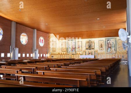 Cabo de Palos, Cartagena, Spanien – 16. August 2024: Innenraum der Kirche Santa Maria del Mar in Cabo de Palos Stockfoto