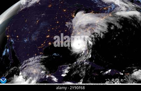 NOAA-Satellitenbild des Hurrikans Helene als Monster-Sturm der Kategorie 4, bevor er am 26. September 2024 in Florida landete. Stockfoto