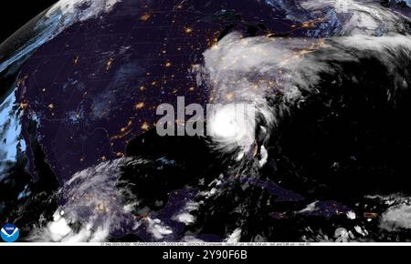 NOAA-Satellitenbild des Hurrikans Helene als Monster-Sturm der Kategorie 4, bevor er am 26. September 2024 in Florida landete. Stockfoto